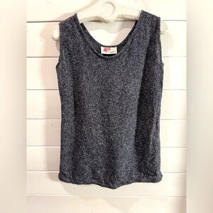 POISSON – Sleeveless textured knit top – Size M